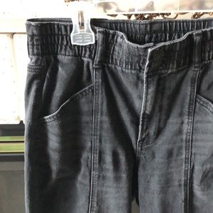 American Eagle washed black stretch Mom jeans size 6
